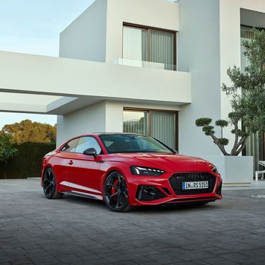 Audi RS 5 dynamic side view